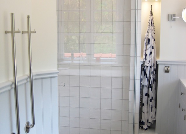 Dusch-duschdörr-glas-INR handdukstork-lampett-glassdoor-bathroom